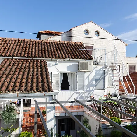 White Wave 招待所